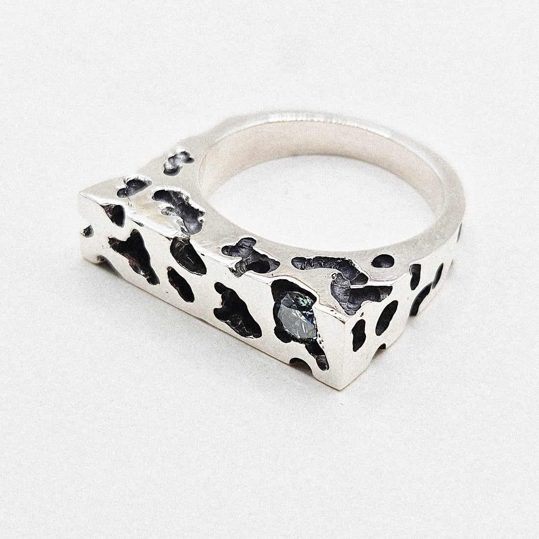 Shadow Leopard Aquamarine Silver Ring