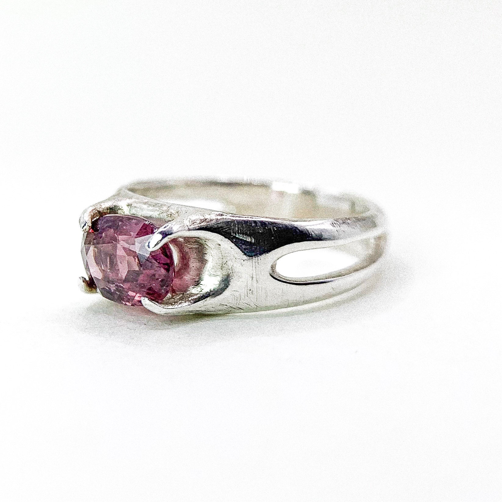 Garnet Four Claw Silver Ring — detail view