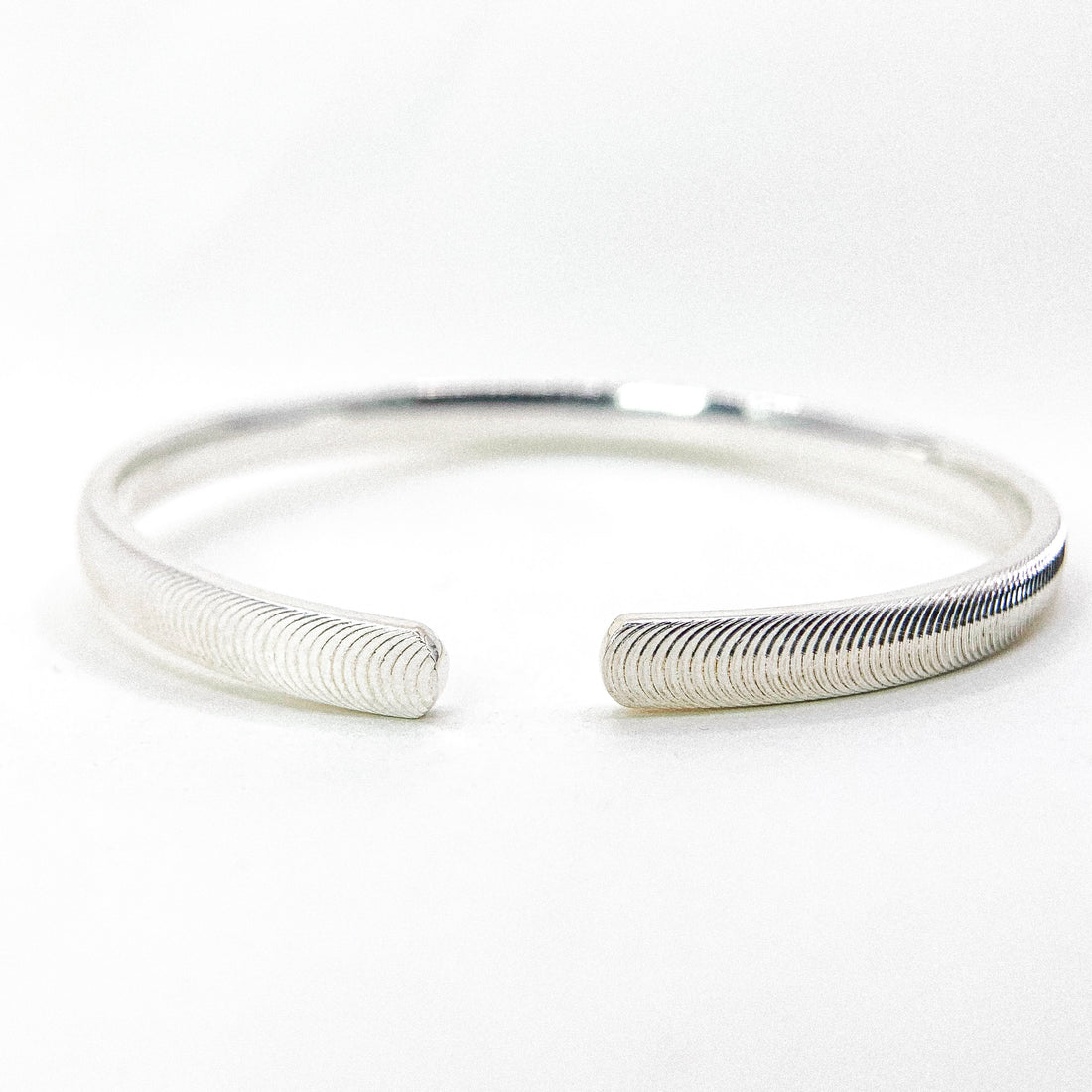 Cat Eye Effect Silver Bangle