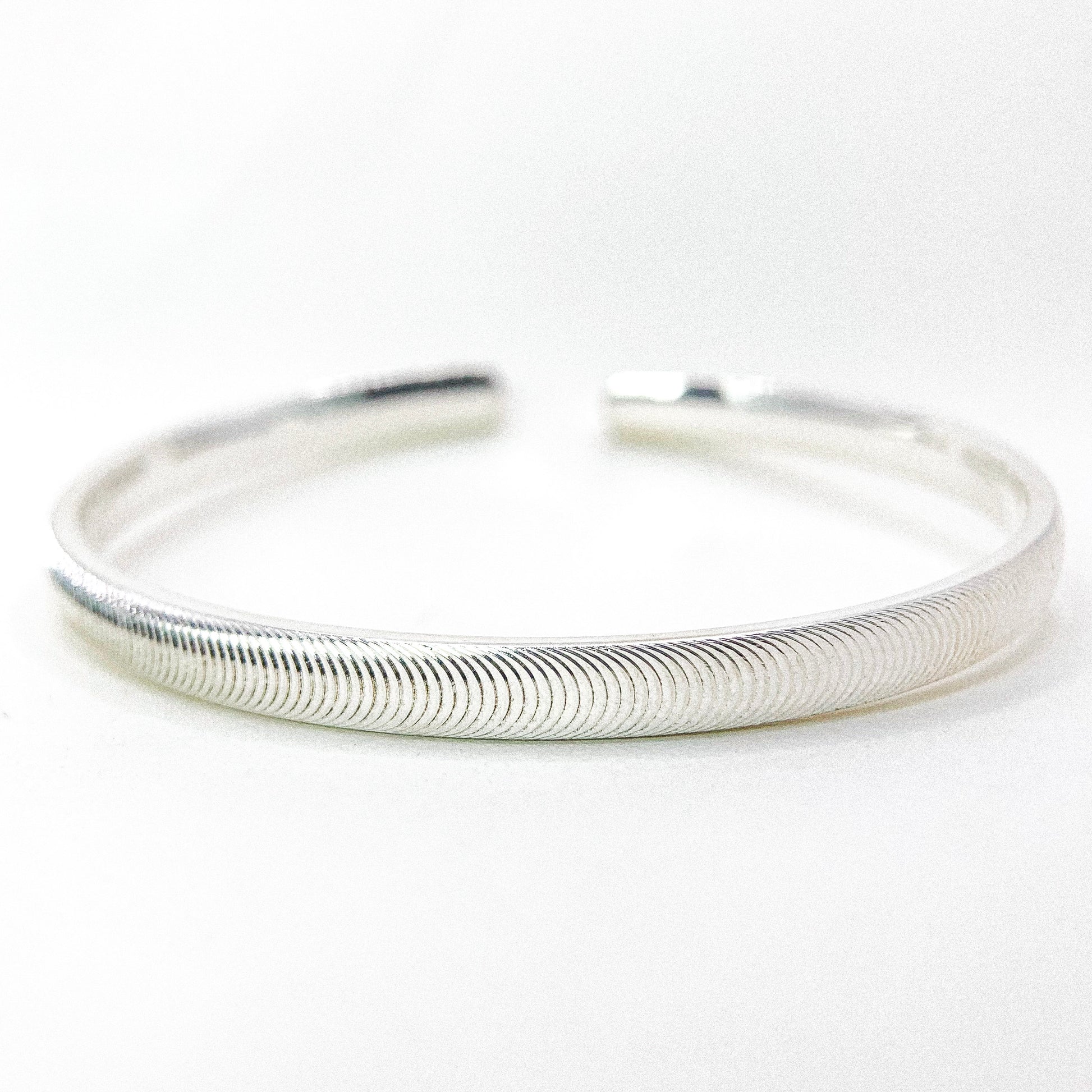 Cat Eye Effect Silver Bangle
