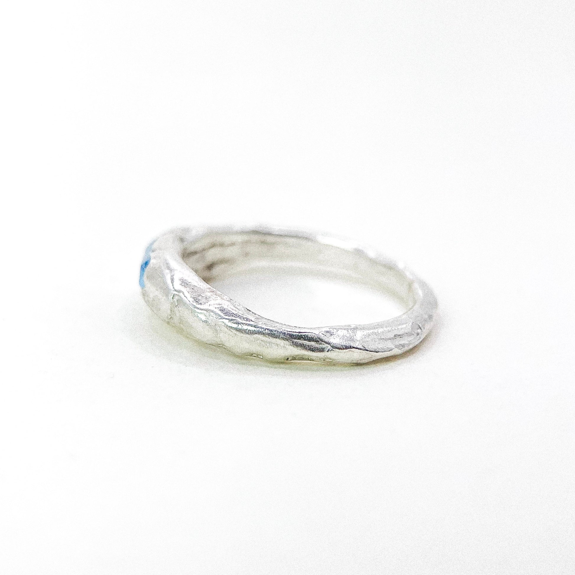 Bar Topaz Silver Ring — detail view
