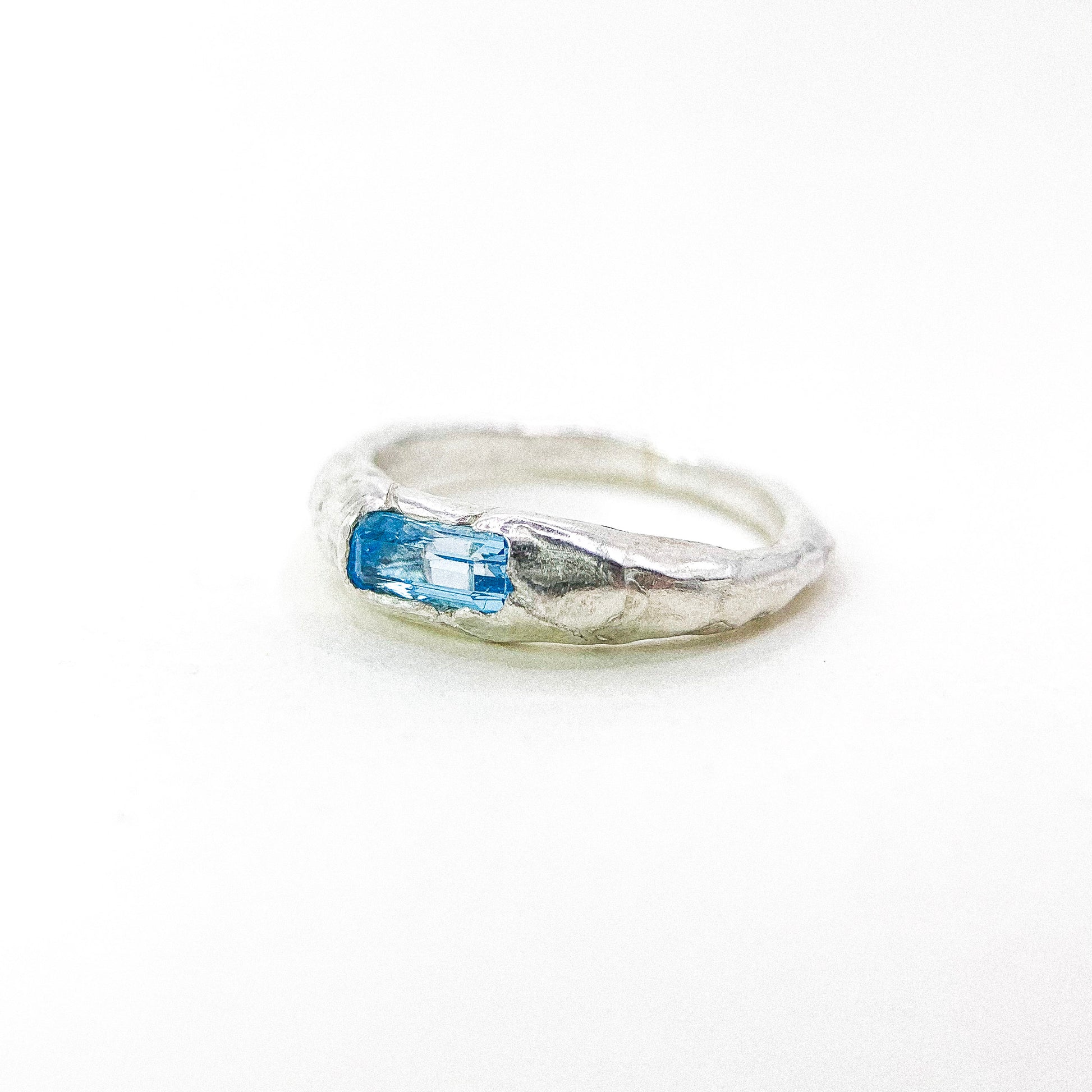 Bar Topaz Silver Ring — detail view