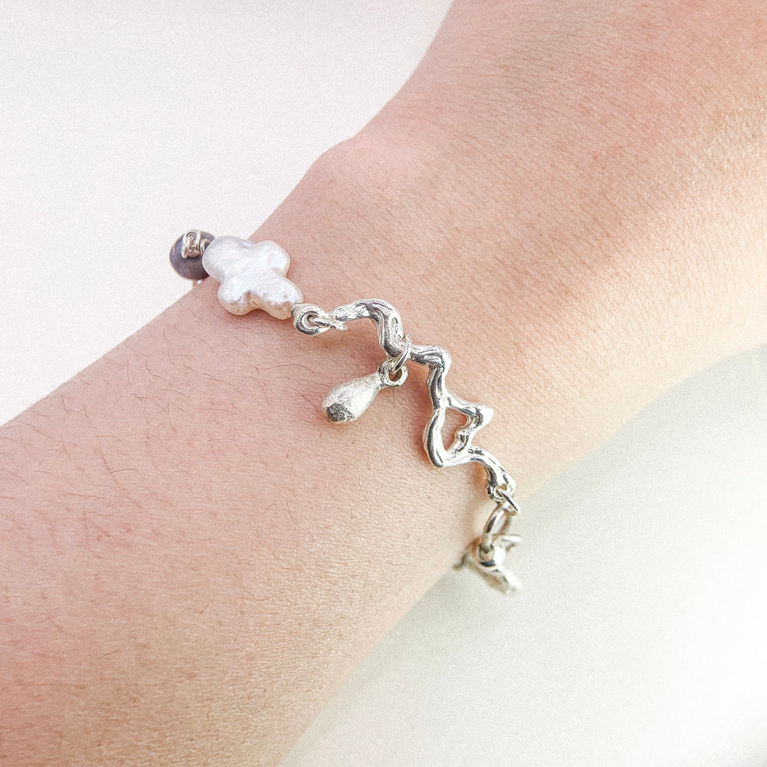 Pearl Liquid Line Silver Bracelet