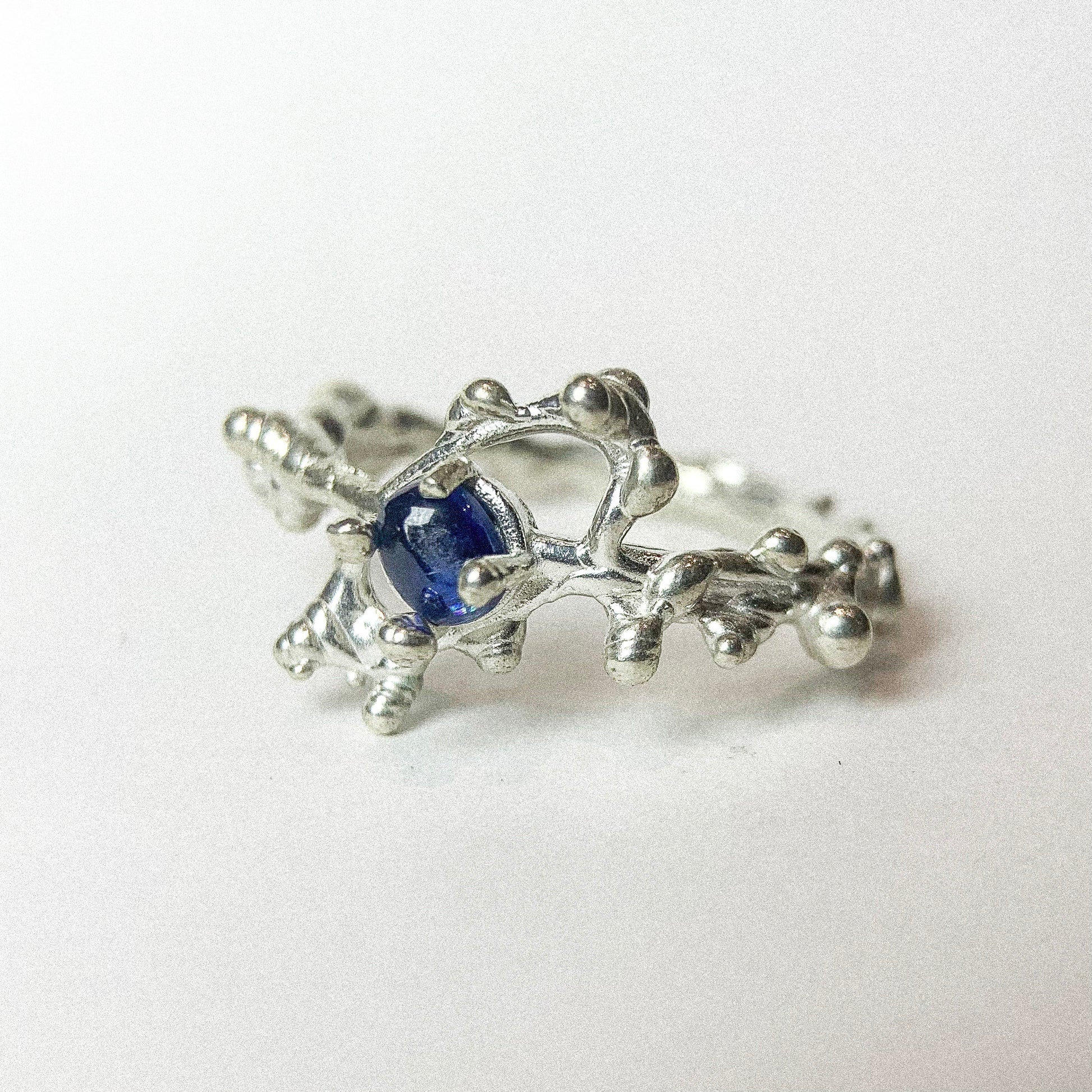 Enchantec Amethyst Silver Ring — detail view