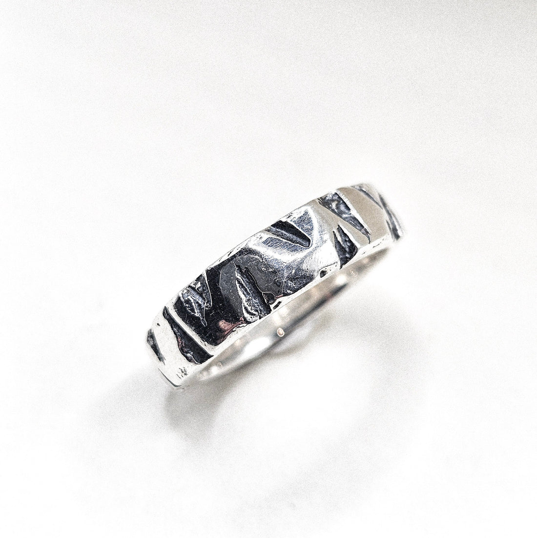 Chip Texture Silver Ring