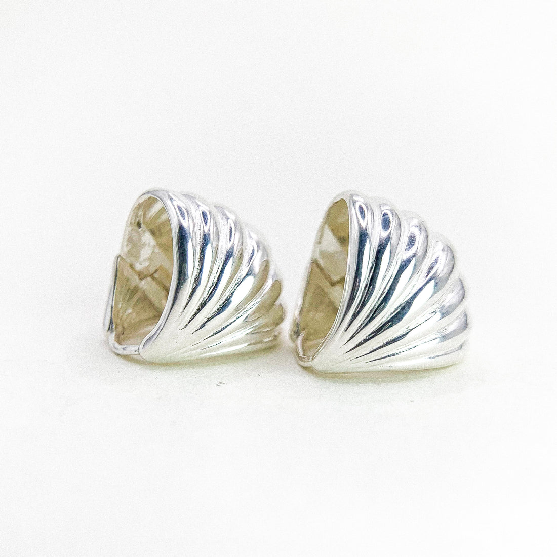 Curved Shell Silver Ep Ear Hoop