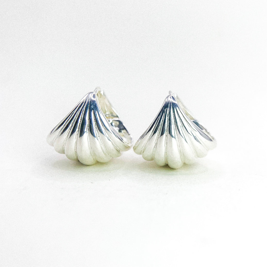 Curved Shell Silver Ep Ear Hoop