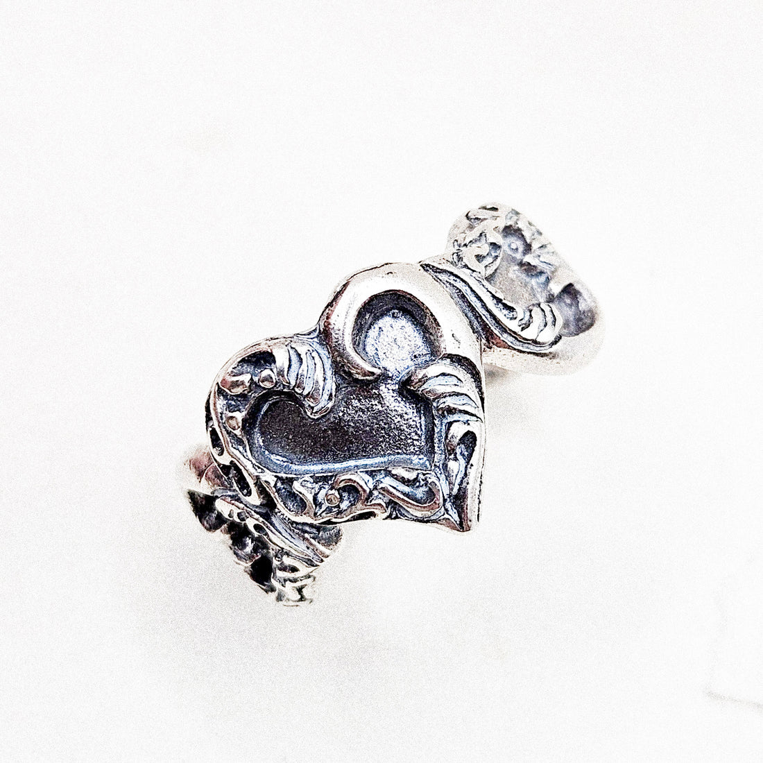 Heart Pattern Band Silver Ring