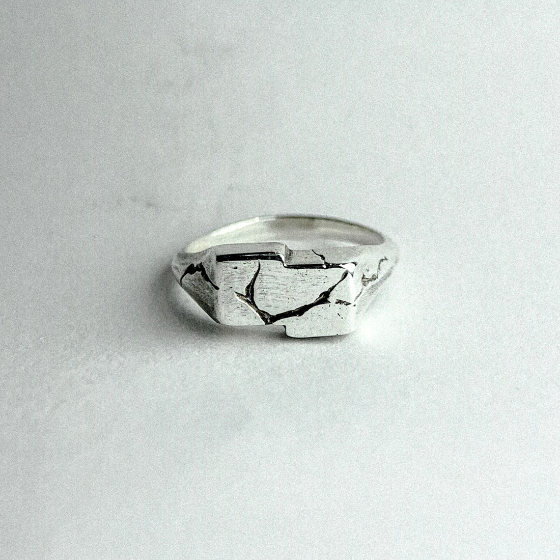 Rectangle Signet Silver With Crack