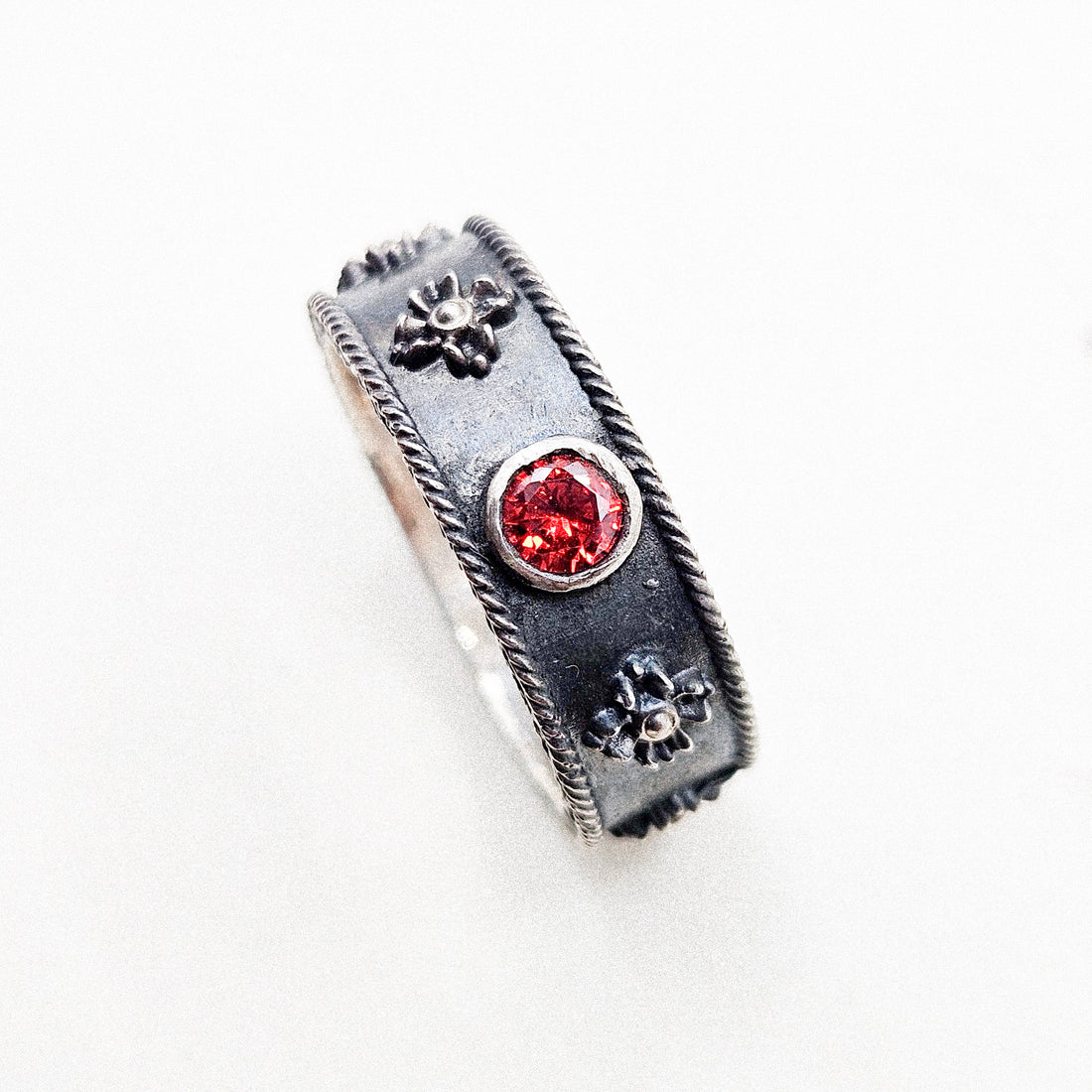 Howl's Oxidized Moissanite Silver Ring