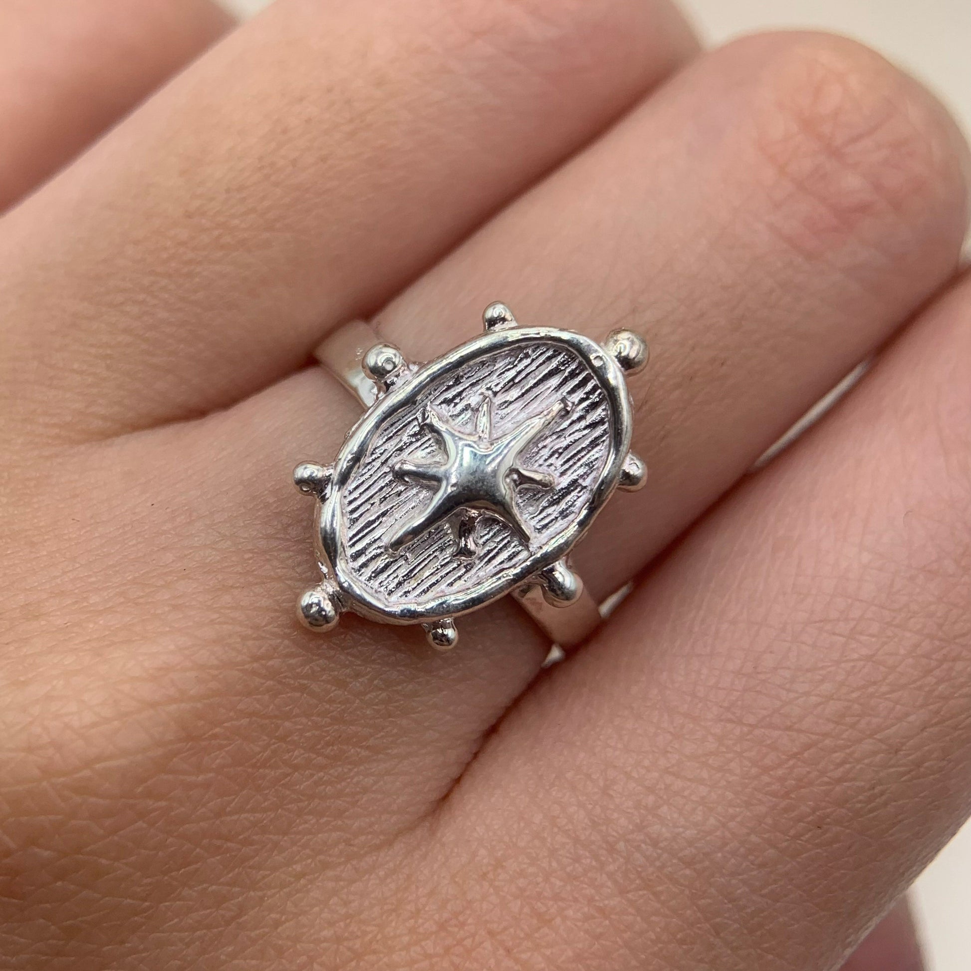 Oval Star Silver Ring — detail view