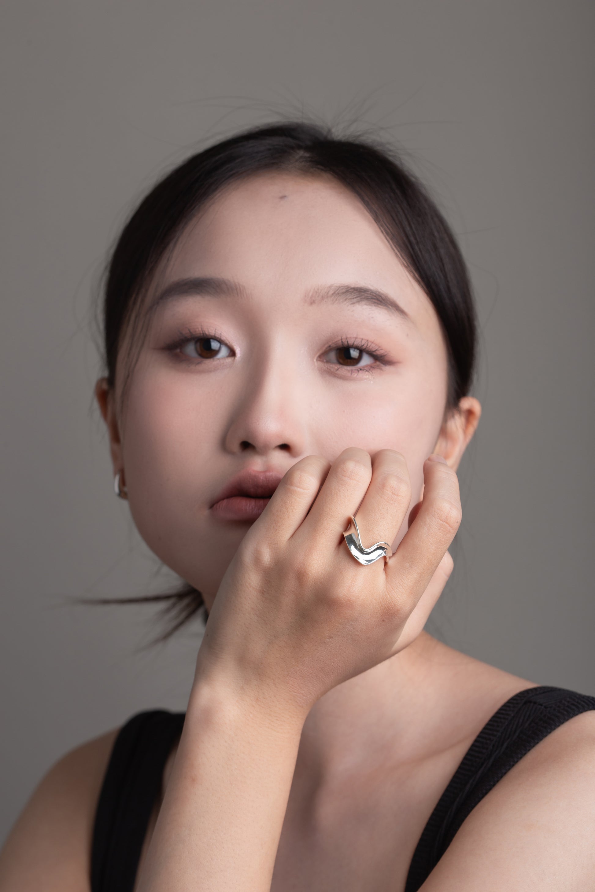 Flowing V Shape Silver Ring — detail view