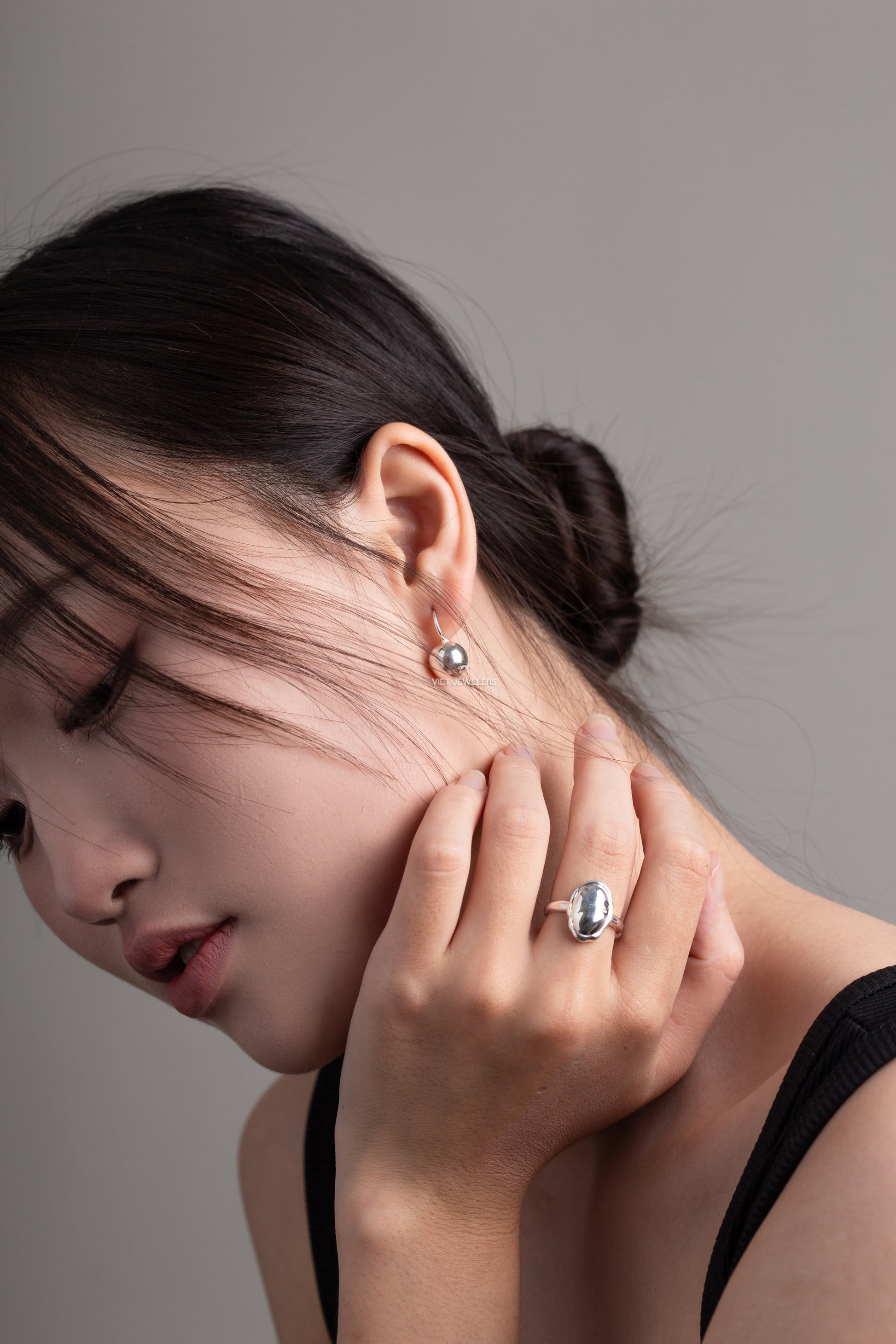 10Mm Ball Ear Hook — detail view