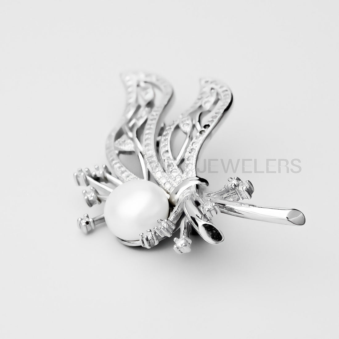 Leaf Gem Pearl Brooch