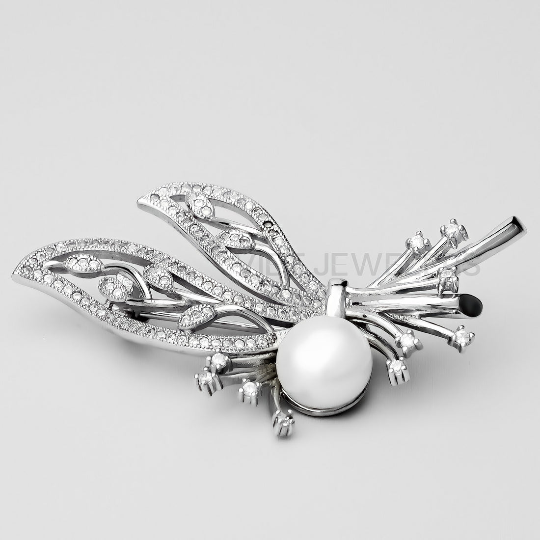 Leaf Gem Pearl Brooch
