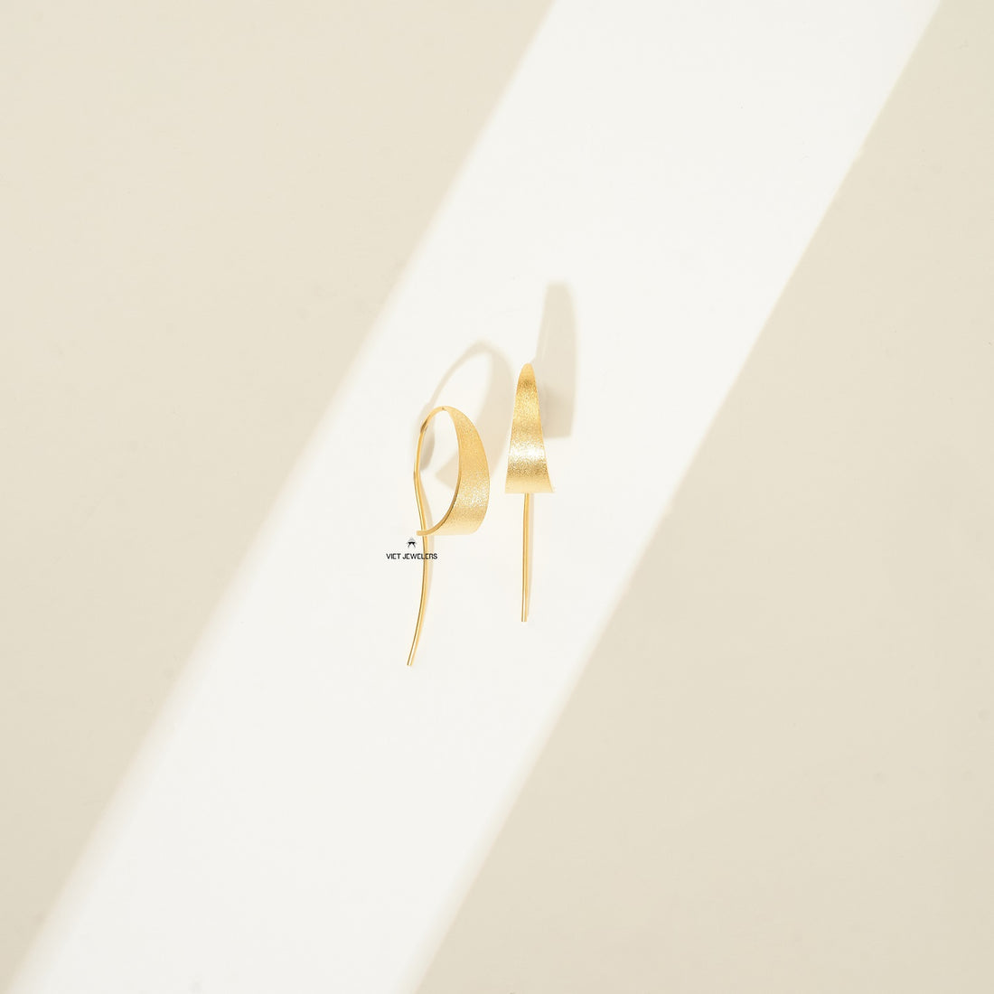 Curled Flat Ear Hook — Gold Plated