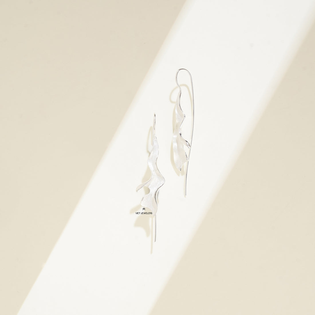 Wavy Leaf Ear Hook
